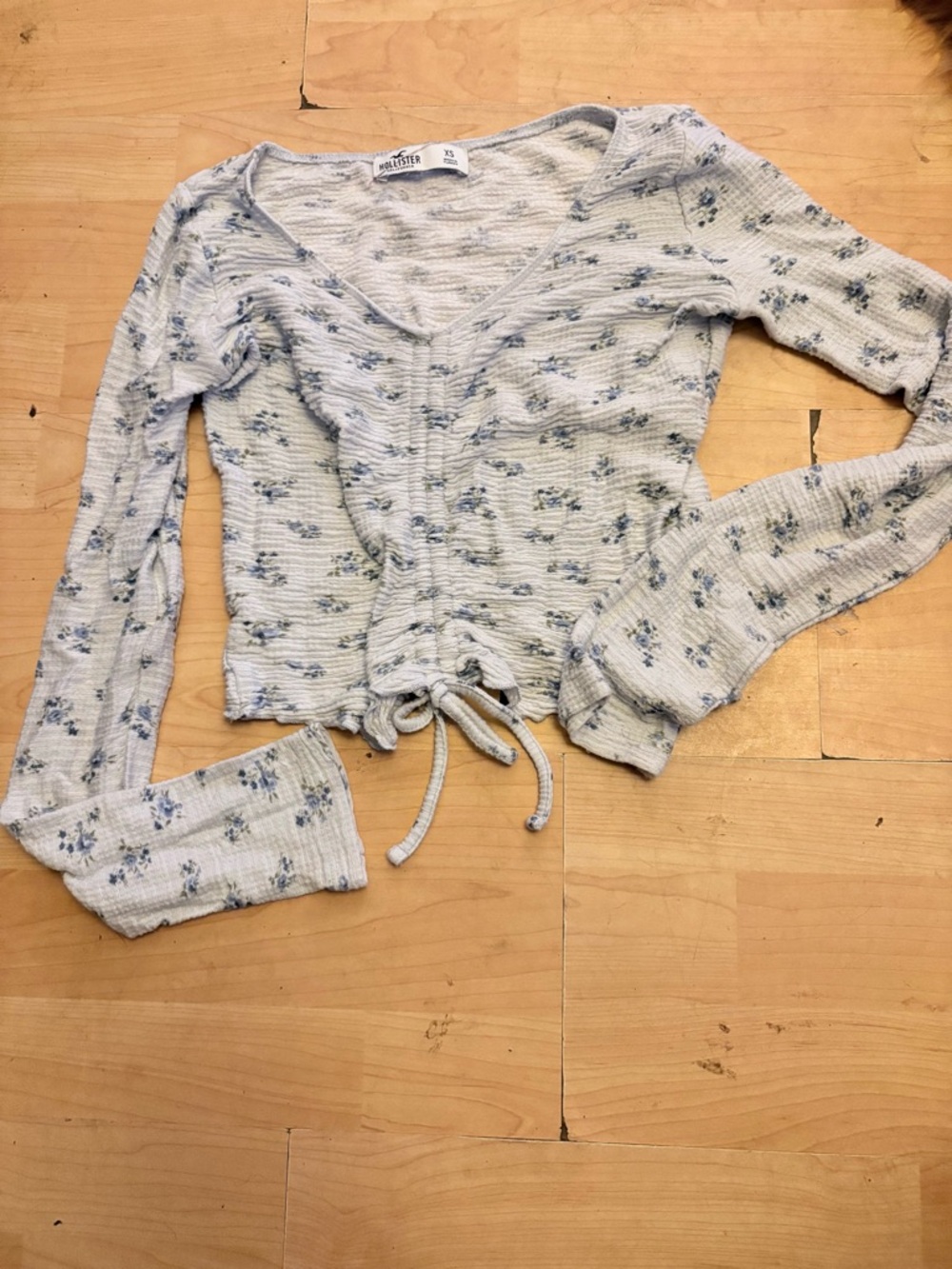 HOLLISTER lavender Floral Ruched Long Sleeve Top Size XS Adjustable Crop K7